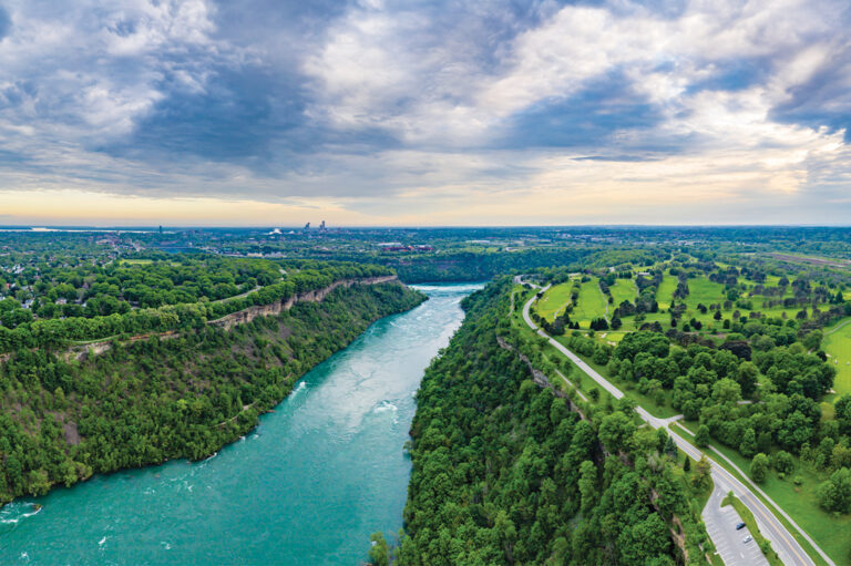 040 Niagra River Parkway GettyImages 1251504408 1