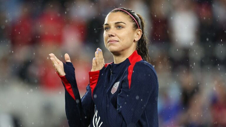 Alex Morgan reacts