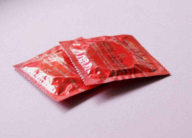 red condoms 849407 960 720