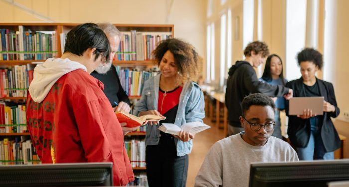 a diverse group of people at the library.jpg.optimal