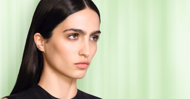 prada beauty 25 mascara pradascope dp sara cmjn 1