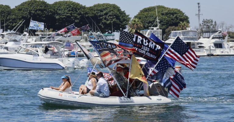 urlhttps3A2F2Fcalifornia times brightspot.s3.amazonaws.com2F452Fd02F859760b3428f8ac84aeecd0175a32F1468833 la hb boat parade stand alone 45 ajs