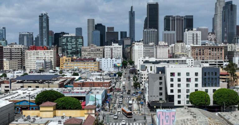 urlhttps3A2F2Fcalifornia times brightspot.s3.amazonaws.com2F7b2Fd52F8c6c5849463188fb2e9530ceccc62F1506113 me 0512 encampment rcg 570