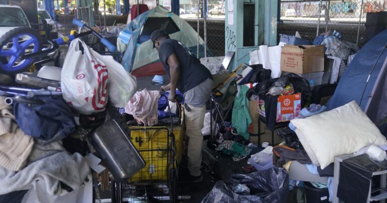 urlhttps3A2F2Fcalifornia times brightspot.s3.amazonaws.com2Ffd2F372F2e81fc4d43f98e00be990055a0ab2Fhomelessness encampment sweeps 61760